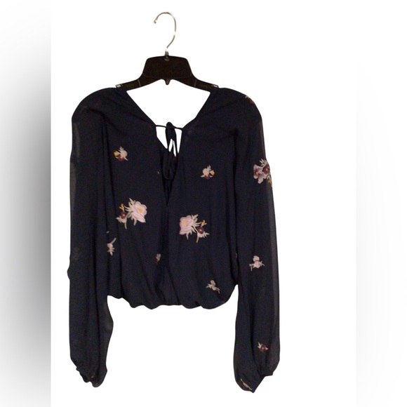 Altr’d State size XS Floral Embroidered Navy Top with butterfly sheer sleeves - Picture 4 of 5
